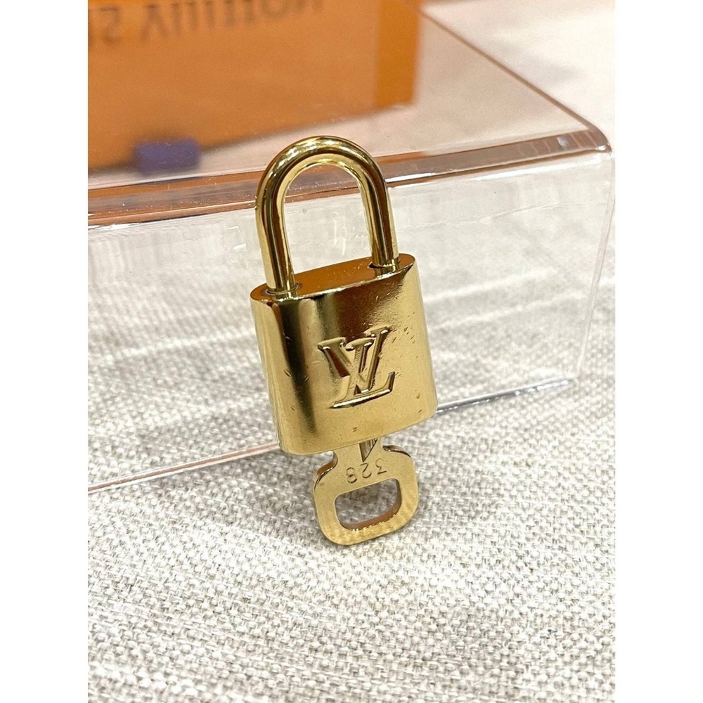 LV GOLD BRASS LOCK & KEY #328 DUST BAG INCLUDED - Picture 1 of 8
